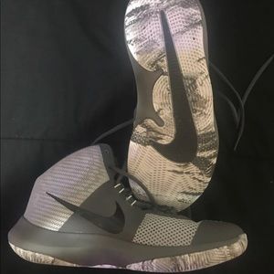 Nike high top men’s shoe